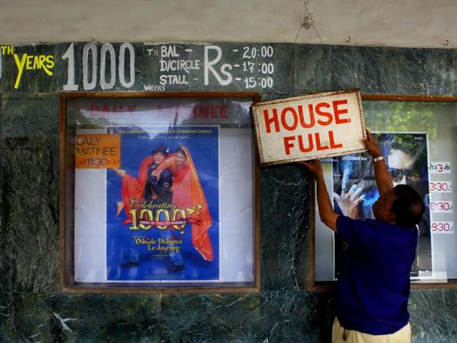 1000th week of Bollywood film Dilwaale Dulhaniyan Le Jaayenge (DDLJ) at Maratha Mandir Theatre, Mumbai . (Photo by Kalpak Pathak / Hindustan Times) 