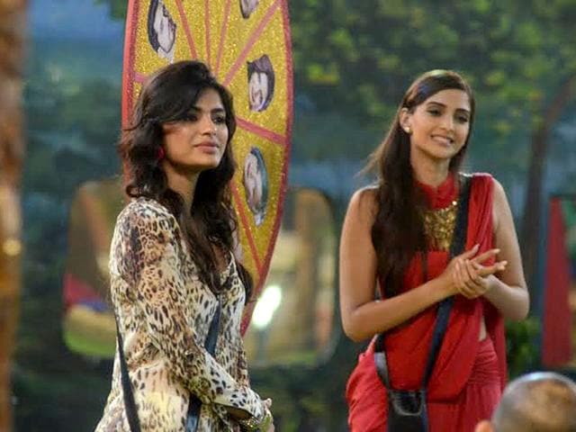 Sonam Kapoor and Sonali Raut on Bigg Boss 8.