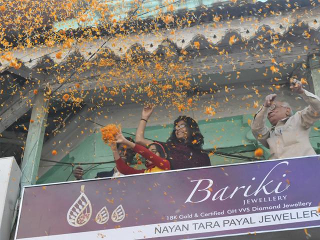 People shower flowers for Nobel laureate Kailash Satyarthi as he arrives in his hometown in Madhya Pradesh on Tuesday. (Mujeeb Faruqui/HT photo)
