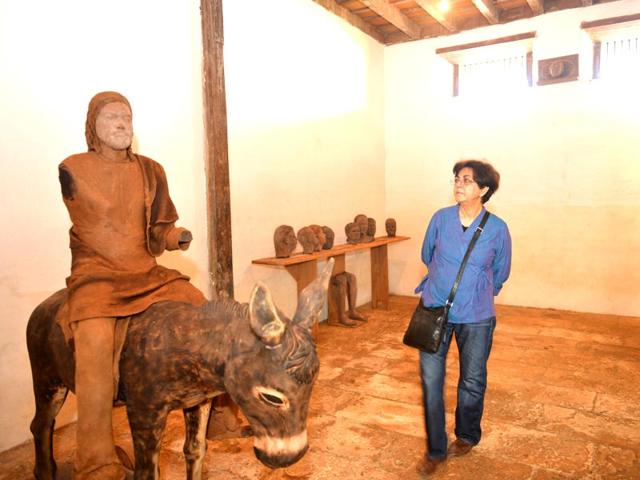 Benitha Perciyal’s work at Pepper House is titled The Fires of Faith. It is an invitation to travel back in time to the arrival of the apostle St Thomas to Kodungallor, a site speculated to be related to the ancient sea port of Muziris.