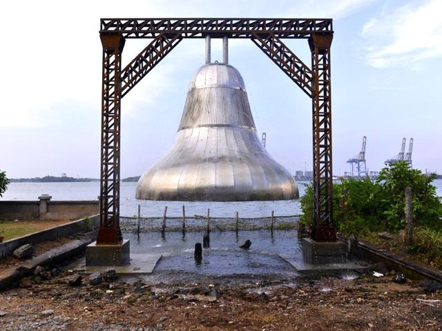 Gigi Scaria’s sculpture titled Chronicles of the Shores Foretold was fixed in a little performance piece in the backyward of Pepper House. The 2.5 tonne bell, hoisted by the famed Mapilla Khalasis from Malabar, awakens dormant cultural memories of the community.