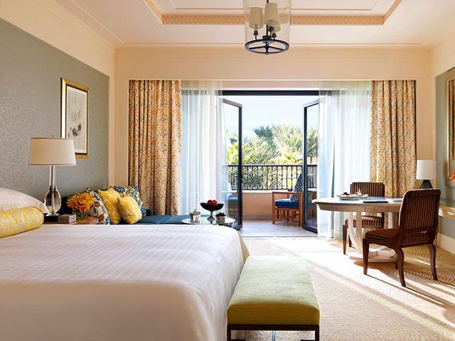 Four Seasons Dubai (Jumeirah Beach). Four Seasons Dubai (Jumeirah Beach).