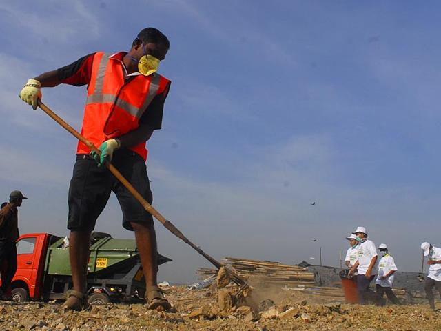 Sweeping streets a thankless job: Mumbai sweeper 