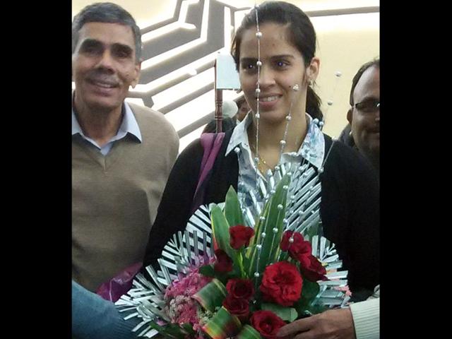 Ace-badminton-player-Saina-Nehwal-arrives-in-Indore-on-Monday-She-was--on-her-way-to-Bhopal-to-attend-Khel-Alankaran-Samaroh-Shankar-Mourya-HT-photo Ace-badminton-player-Saina-Nehwal-arrives-in-Indore-on-Monday-She-was--on-her-way-to-Bhopal-to-attend-Khel-Alankaran-Samaroh-Shankar-Mourya-HT-photo