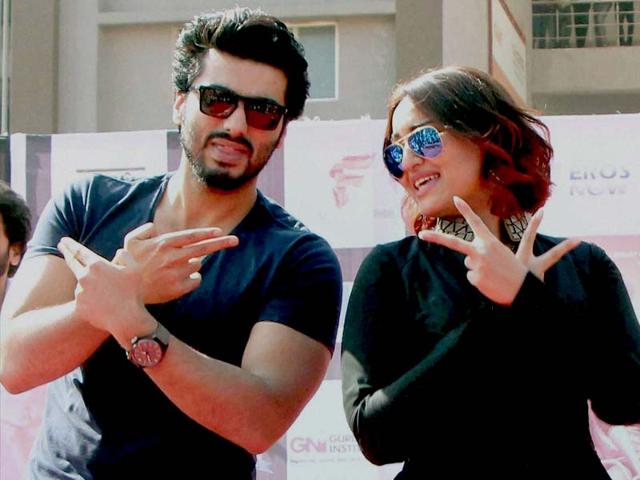 Arjun Kapoor and Sonakshi Sinha clealry had a lot of fun at Hyderabad college. (PTI Photo)