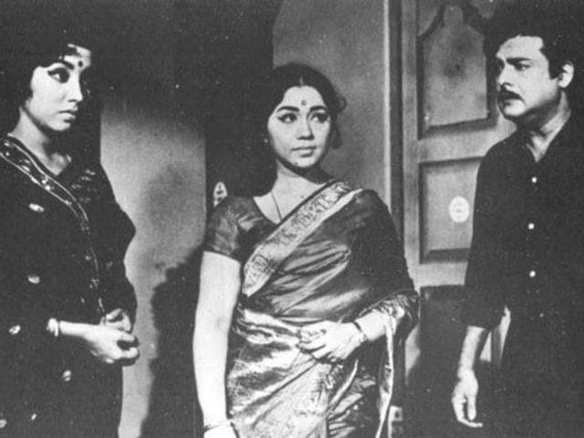 Besides introducing stars like Rajinikanth and Kamal Haasan, veteran filmmaker K Balachander scripted unparalleled impact both in celluloid and on the small screen by championing stories about women empowerment and social issues. We bring you his 10 best films. Iru Kodugal: The 1969 film won Balachander his first National Film Award. Starring Gemini Ganesan, Sowcar Janaki and Jayanthi, the Tamil hit was also remade in several language including Kannada (Srinath-Geetha-Saritha-starrer Eradu Rekhegalu, 1984) and Hindi (Amitabh Bachchan-Mala Sinha-starrer Sanjog, 1971).