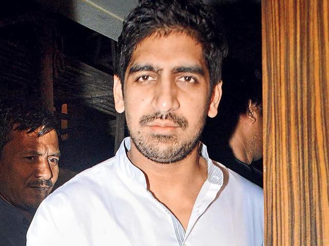 Ayan Mukerji sports a white kurta. (Photos: Yogen Shah)