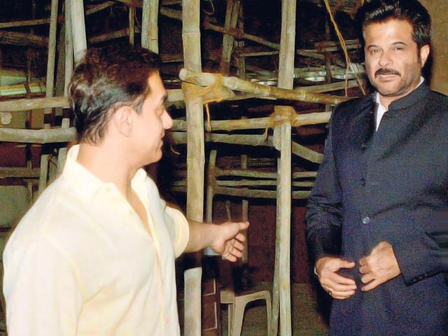 Aamir Khan welcomes Anil Kapoor at the bash he had at his residence. (Photos: Yogen Shah)