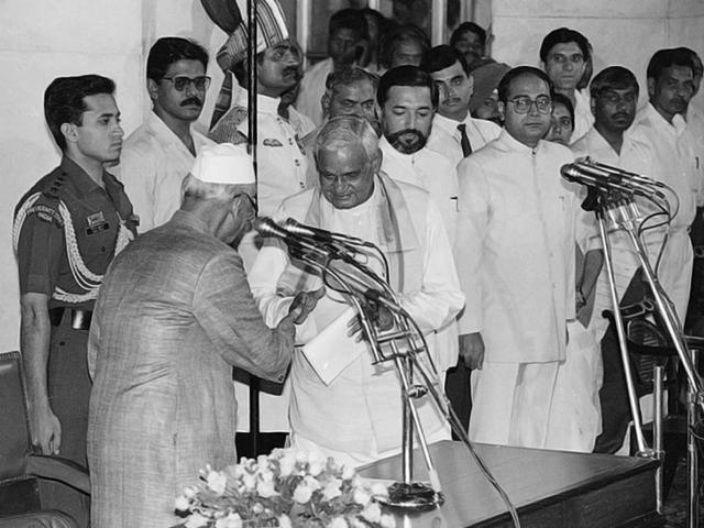 Atal Bihari Vajpayee being sworn in as the prime minister by then President Shankar Dayal Sharma in 1996. (SN Sinha/HT Photo)