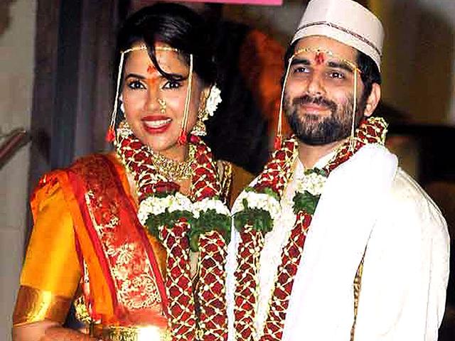 Sameera Reddy married her longtime beau Akshai Verde this January. Only close friends and family were in attendance in this wedding which was put together in 10 days. 