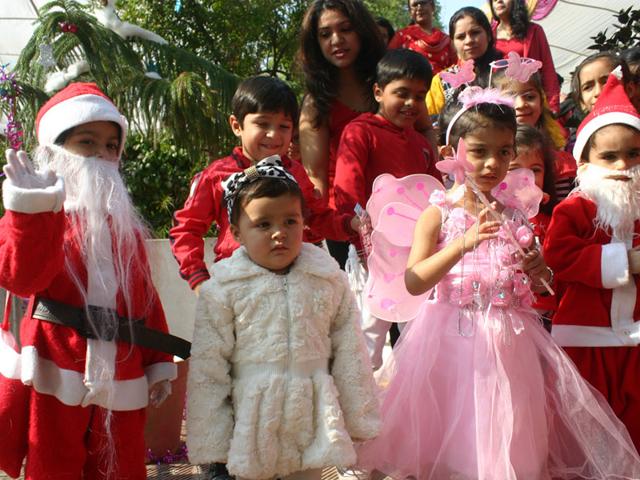 Children enjoy a Christmas afternoon in a park Kabeer Kutiya at Idgah Hills in Bhopal on Thursday. (Bidesh Manna/HT photo)