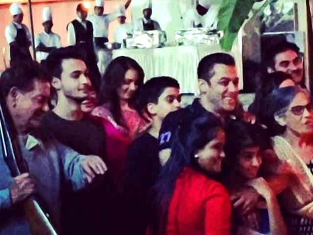 Salman Khan surrounded by his family as his birthday celebrations begin Friday night with the cutting of a strawberry and chocolate cake. A host of big ticket celebs are part of the celebrations. (Courtesy: Twitter)