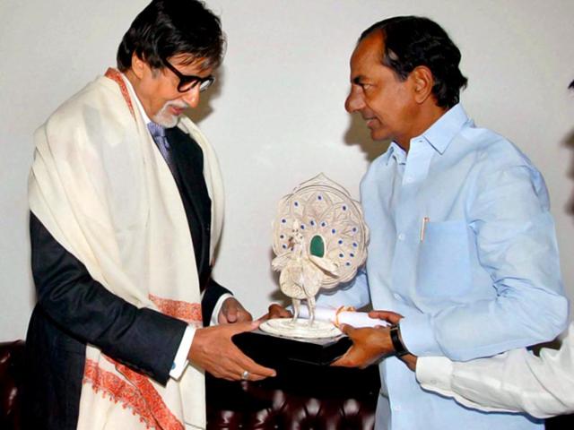 Telangana Chief Minister K. Chandrashekar Rao presents Akkineni Nageswara Rao award to Bollywood megastar Amitabh Bachchan, in Hyderabad on Saturday. (PTI Photo)
