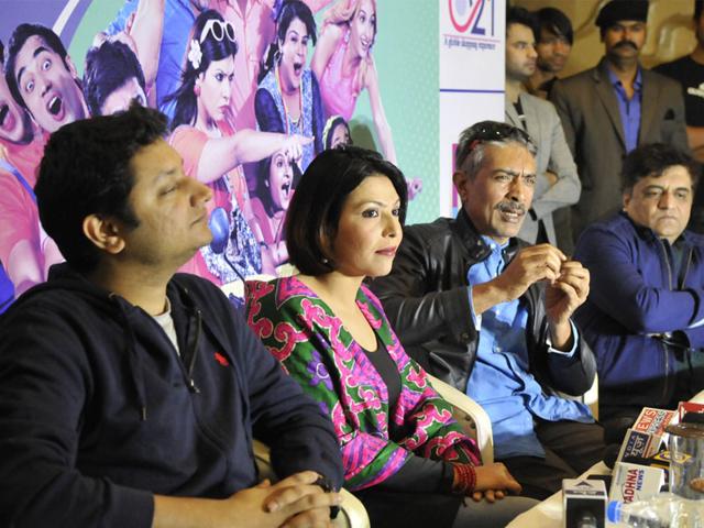 Director Ritesh Menon, Shilpa Shukla, producer Prakash Jha and Swanand Kirkire promote their upcoming film 'Crazy Cukkad Family' in Bhopal on Sunday. (Mujeeb Faruqui/HT photo)