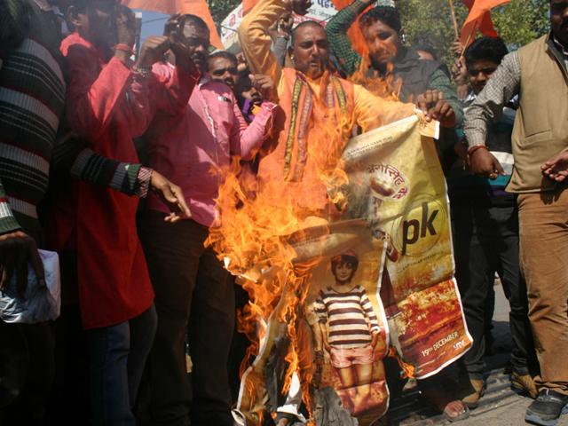 Essentials Of Hindutva: V.D. Savarkar: 9789356523159: Amazon.com: Books