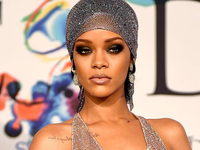 Rihanna: Granted, the make-up wasn't exactly the most striking aspect of the Barbadian singer's look. But her face was gorgeous nonetheless, from her shimmery smoky eyes to her nude lips. 