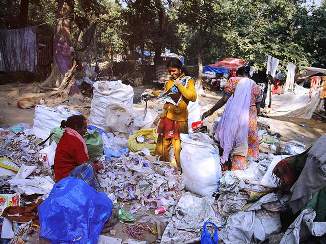 Mehjabin Khan, 18, resides migrated with her family from Araria district in Bihar some 15 years ago. She regrets missing leaving school to work as a rag picker to support her family. (Subrata Biswas/HT Photo)