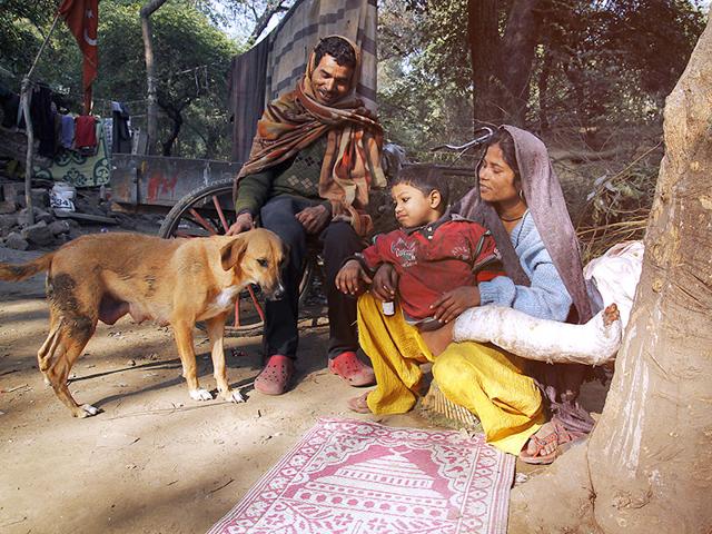 Ruksana, 35, lives with her husband Mohd Ayub, 40 and their daughter near Nizamuddin. Mohd Ayub came to Delhi from Bihar a few years ago and started working as a rickshaw puller, but after a severe accident he now earns his livelihood by working as a daily-wage labour. (Subrata Biswas/HT Photo)