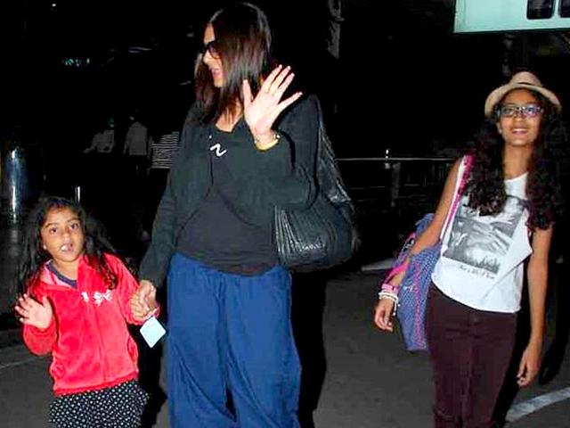 Sushmita Sen with her daughters, Renee (right) and Alisah (left). (HT Photo)