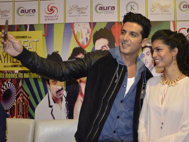 Actors Zayed Khan and Tina Desai visit Bhopal on Sunday to promote their upcoming Movie 'Sharafat Gayi Tel Lene'. (Mujeeb Faruqui/HT photo)