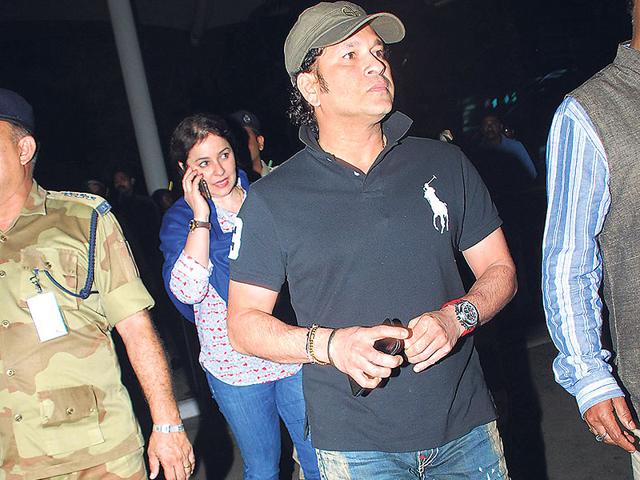 Sachin Tendulkar spotted outside Mumbai airport. (Photos: Yogen Shah, Viral Bhayani)