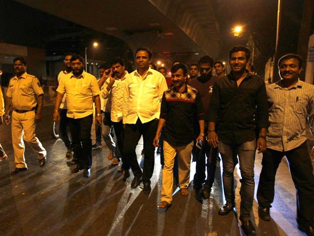 BJP MLA Ashish Shelar is seen on the streets of Parel after two groups clashed at Lalbaug creating a tense situation in Mumbai. (Vijayanand Gupta/HT photo)