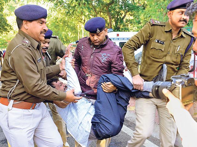 Police-carry-Manish-Goyal-who-attempted-self-immolation-in-front-of-home-minister-s-house-in-Bhopal-on-Monday-Mujeeb-Faruqui-HT-photo Police-carry-Manish-Goyal-who-attempted-self-immolation-in-front-of-home-minister-s-house-in-Bhopal-on-Monday-Mujeeb-Faruqui-HT-photo