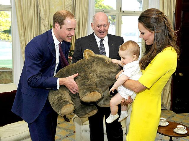 Kate with Prince George at Admiralty House. The royal cuteness was gifted a giant wombat toy which he seemed to like. Kate with Prince George at Admiralty House. The royal cuteness was gifted a giant wombat toy which he seemed to like.