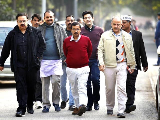 Aam-Aadmi-Party-chief-Arvind-Kejriwal-with-party-members-in-Delhi-HT-Photo