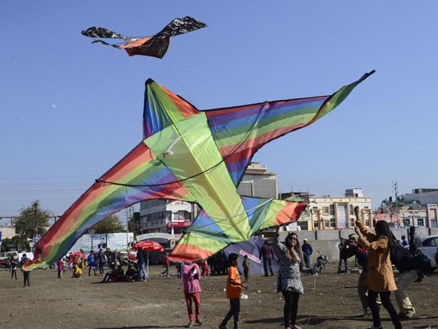 Youngsters enjoy kite flying on Makar Sankranti at Kolar Road in Bhopal on Wednesday. (Mujeeb Faruqui/HT photo)