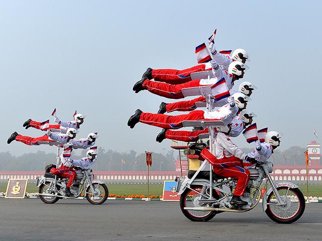 Soldiers perform a stunt on motorcycles during the Army Day parade in New Delhi. (AFP photo) Soldiers perform a stunt on motorcycles during the Army Day parade in New Delhi. (AFP photo)