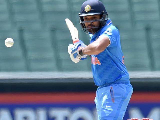 India's Rohit Sharma faces a ball from the bowling of Australia's Shane Watson during the one-day international (ODI) cricket match between Australia and India at the Melbourne Cricket Ground. (AFP photo)
