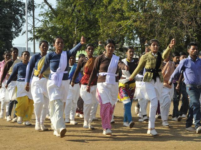 Tribal women and members of Shaurya Dal rehearse for Republic Day parade at Lal Parade ground in Bhopal on Monday. (Praveen Bajpai/HT photo)