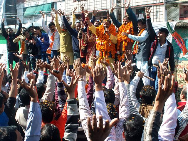BJP's mayoral candidate Alok Sharma campaigns in Bhopal ahead of elections on January 31. (HT file photo)
