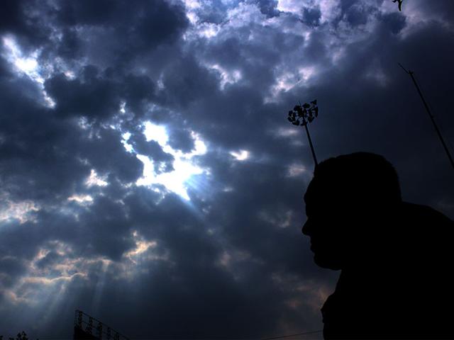 Clouds covered the Indore sky on Tuesday. Cold conditions have been prevailing in Madhya Pradesh for the last few days. (Shankar Mourya/HT photo)