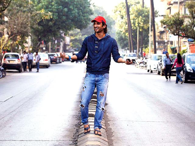 Sushant Singh Rajput strikes a pose, literally on the street. (Photo: Vidya Subramanian/HT)