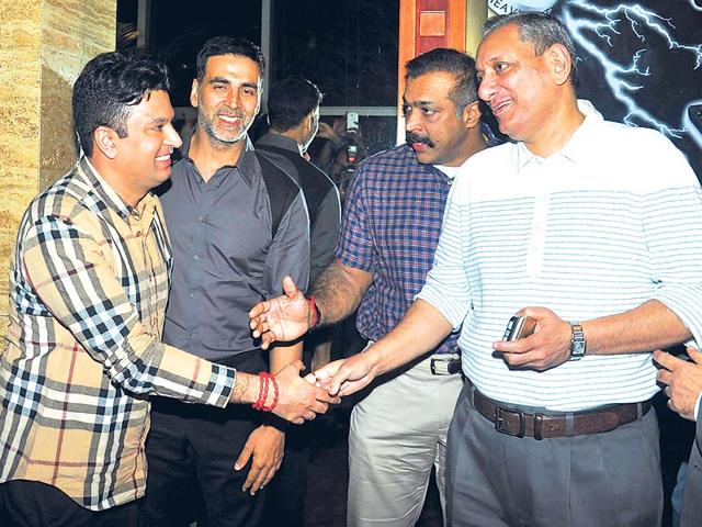 (From left) Bhushan Kumar and Akshay Kumar hosted a screening of Baby for Himanshu Roy, Rakesh Maria, and other police officials from Mumbai. (Photo: Viral Bhayani)