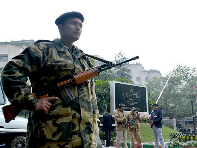 Police-checking-the-vehicles-ahead-of-the-Republic-Day-Burhaan-Kinu-HT-Photo Police-checking-the-vehicles-ahead-of-the-Republic-Day-Burhaan-Kinu-HT-Photo