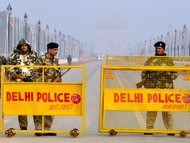 Paramilitary-soldiers-stand-guard-at-Rajpath-in-New-Delhi-Sanjeev-Verma-HT-Photo Paramilitary-soldiers-stand-guard-at-Rajpath-in-New-Delhi-Sanjeev-Verma-HT-Photo
