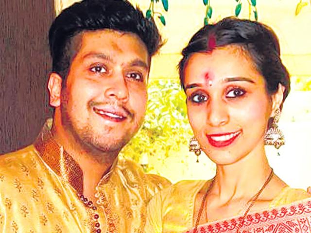 Bappa Lahiri and Tanisha Lahiri, the hosts at Bappi Lahiri’s Saraswati Puja celebrations. (HT Photo)