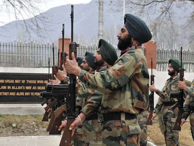 Colonel Munindra Nath Rai who received gallantry medal on Republic day was killed in J-K encounter at Pulwama district on Tuesday. Wseem Andrabi/HT