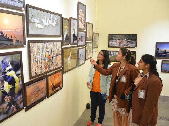 Students-having-a-look-at-the-Exhibition-HT