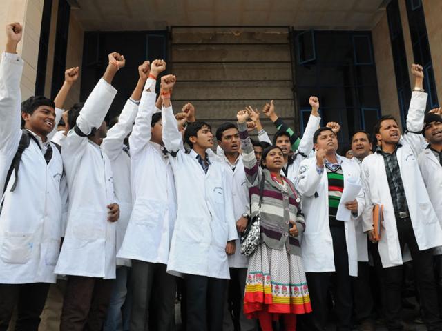 Students and resident doctors of AIIMS Bhopal stage a demonstration over termination of 38 doctors, on Tuesday. (Mujeeb Faruqui/HT photo)