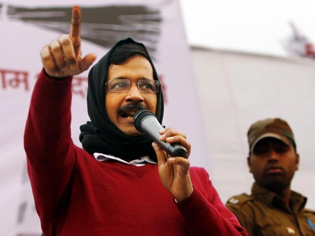 Aam-Aadmi-Party-chief-Arvind-Kejriwal-with-party-members-in-Delhi-HT-Photo Aam-Aadmi-Party-chief-Arvind-Kejriwal-with-party-members-in-Delhi-HT-Photo