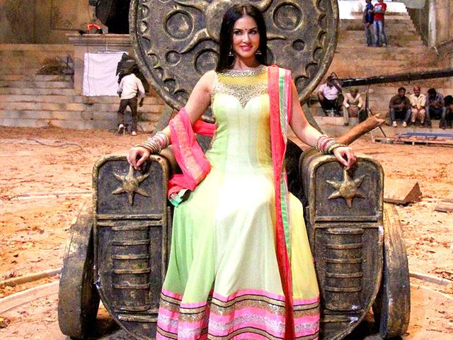 Actor Sunny Leone interacts with media on the sets of choreographer Bobby Khan`s upcoming directorial debut film Leela, in Mumbai on January 3, 2015. (IANS)