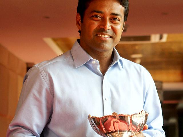 Ace-tennis-player-Leander-Paes-poses-with-the-Australian-Open-mixed-doubles-trophy-at-a-hotel-in-Mumbai-Arijit-Sen-HT-photo