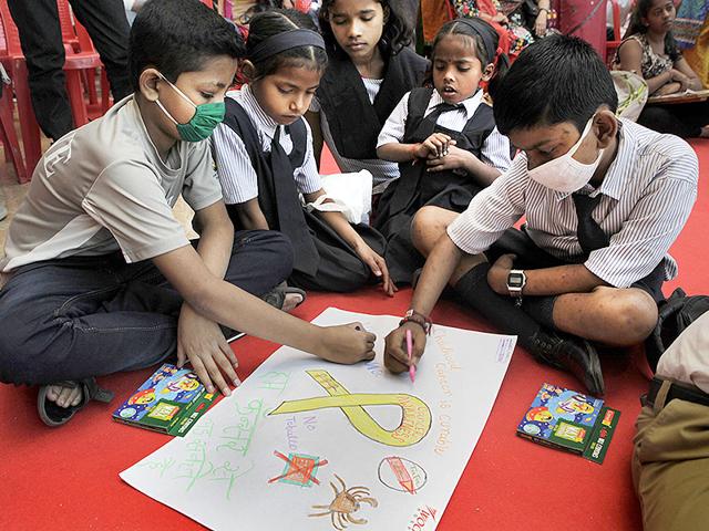 Kids from various schools participate in a drawing competition organized by Wockhard Hospital in Mumbai on the ocassion of World Cancer Day.(Kalpak Pathak/HT photo)