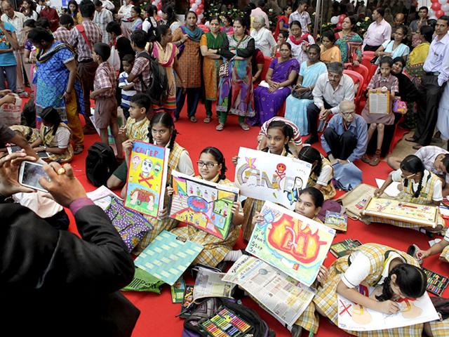 Kids from various schools participate in a drawing competition organized by Wockhard Hospital in Mumbai on the ocassion of World Cancer Day.(Kalpak Pathak/HT photo)
