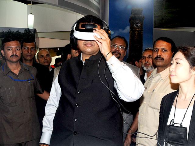 Maharashtra CM Devendra Fadnavis wears a 3D-viewer during the virtual tour of bullet train at 'Three Days Travel and Tourism Fair' at Nesco Ground in Mumbai. (Sanjay Solanki/HT photo)