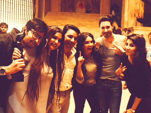 Candid shot from the sets of Leela! (SunnyLeone/Twitter)